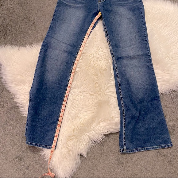 Medium wash flare jeans - Picture 9 of 10